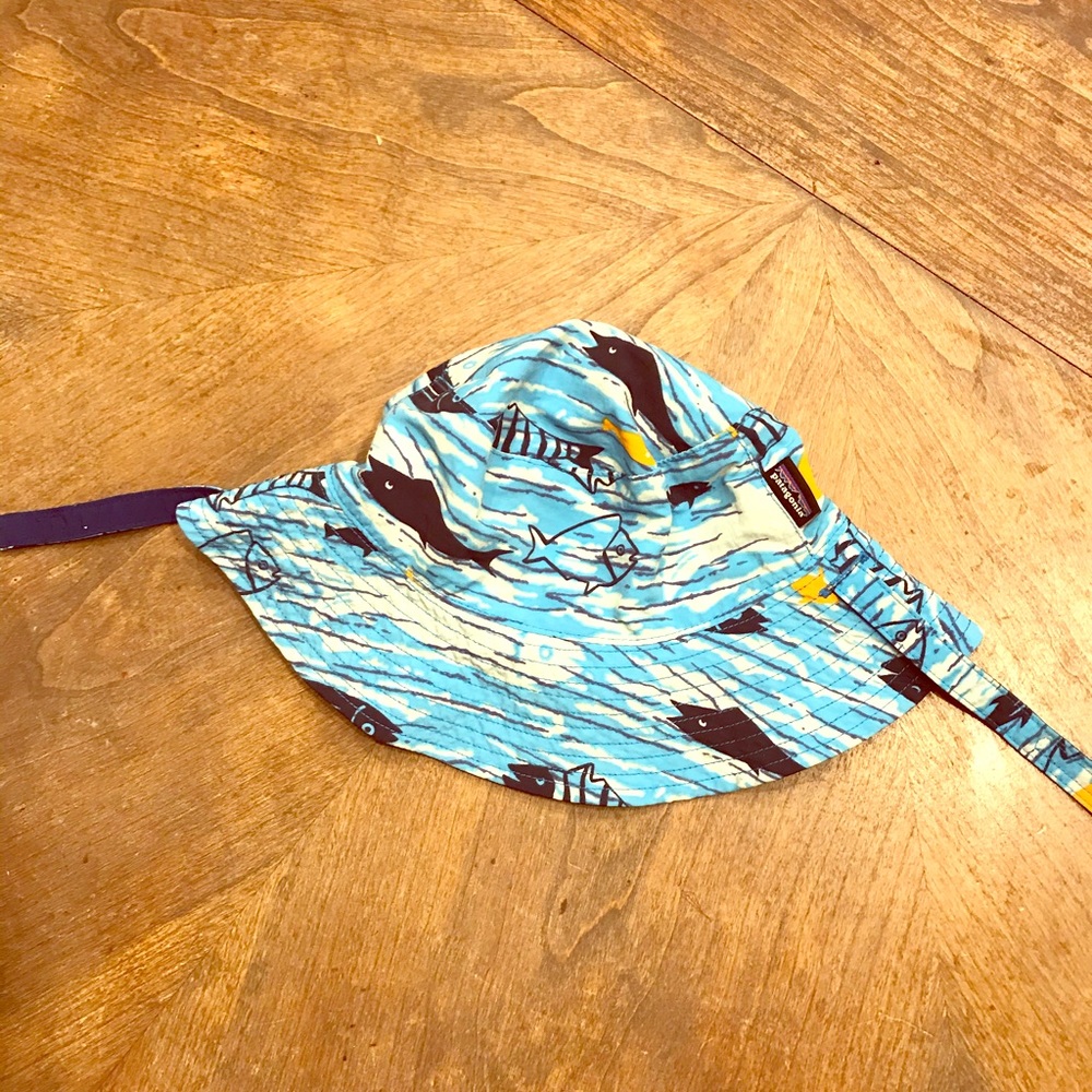 Patagonia Baby Sun Bucket Hat (shark pattern)